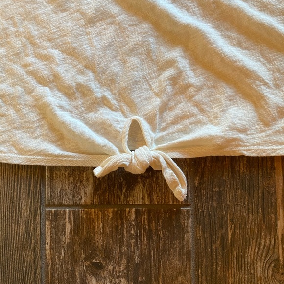 𝒸𝓊𝓉ℯ 𝓈𝒽𝒾𝓇𝓉! ✴︎ - Picture 2 of 5